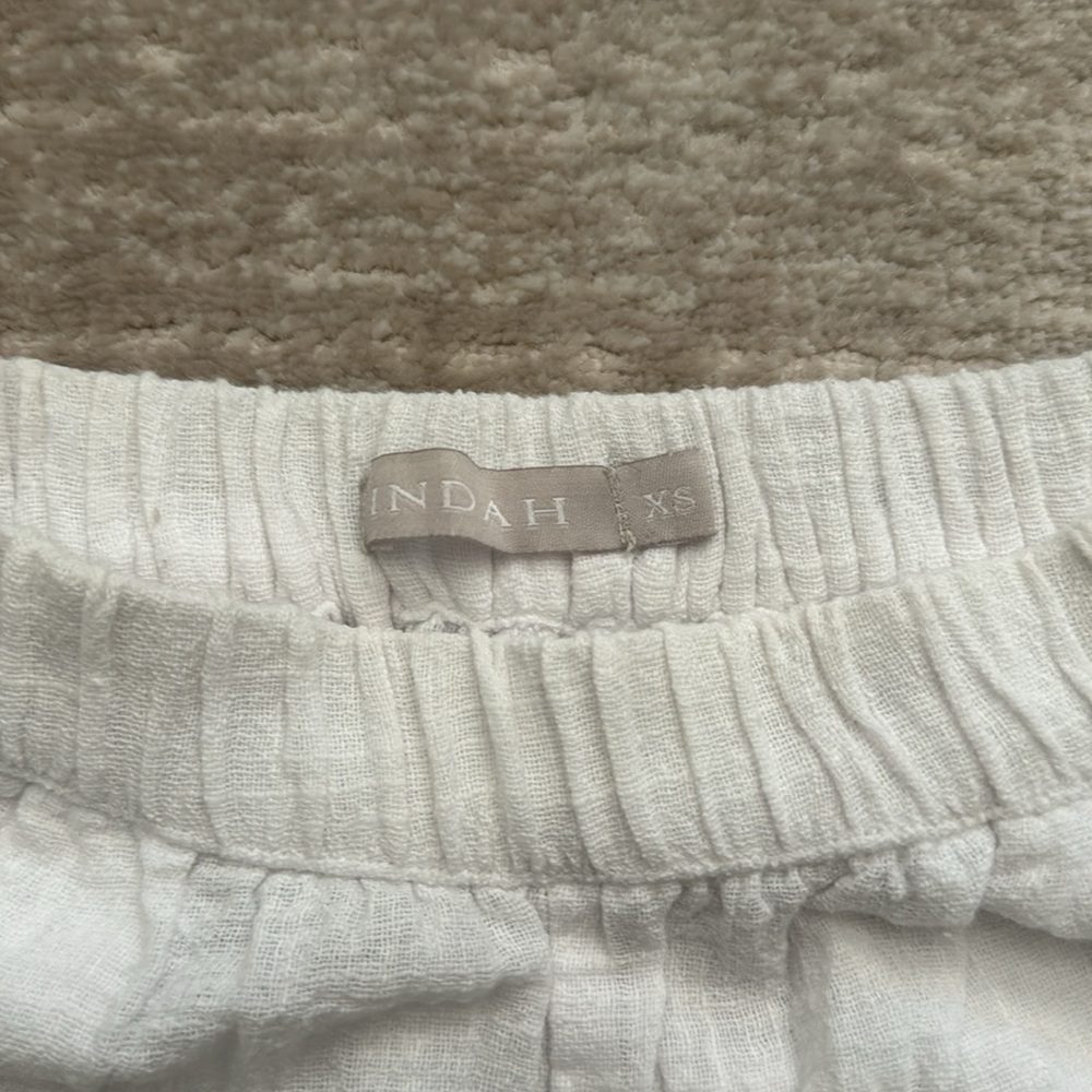 Indah Cypress Solid Simple Pant in White - Picture 6 of 6